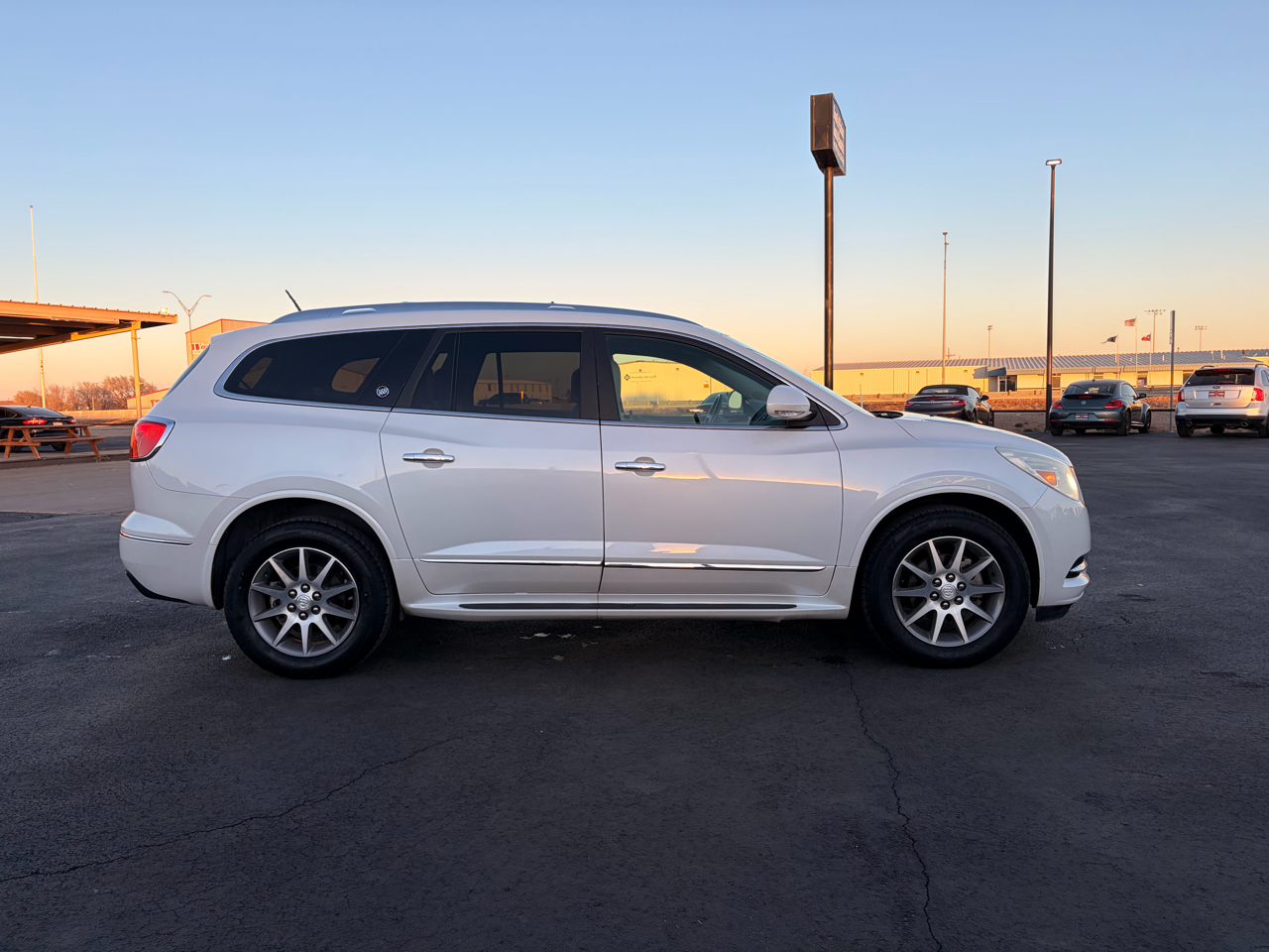 Buick Enclave FWD 4dr Leather 2016
