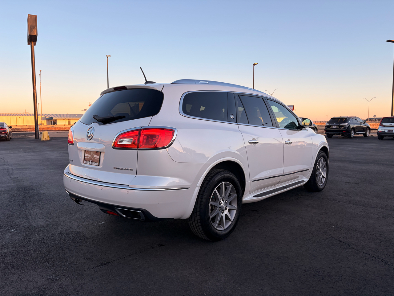 Buick Enclave FWD 4dr Leather 2016