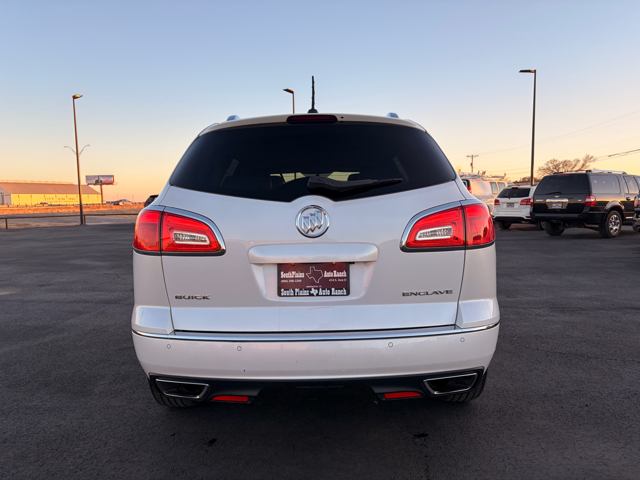 Buick Enclave FWD 4dr Leather 2016