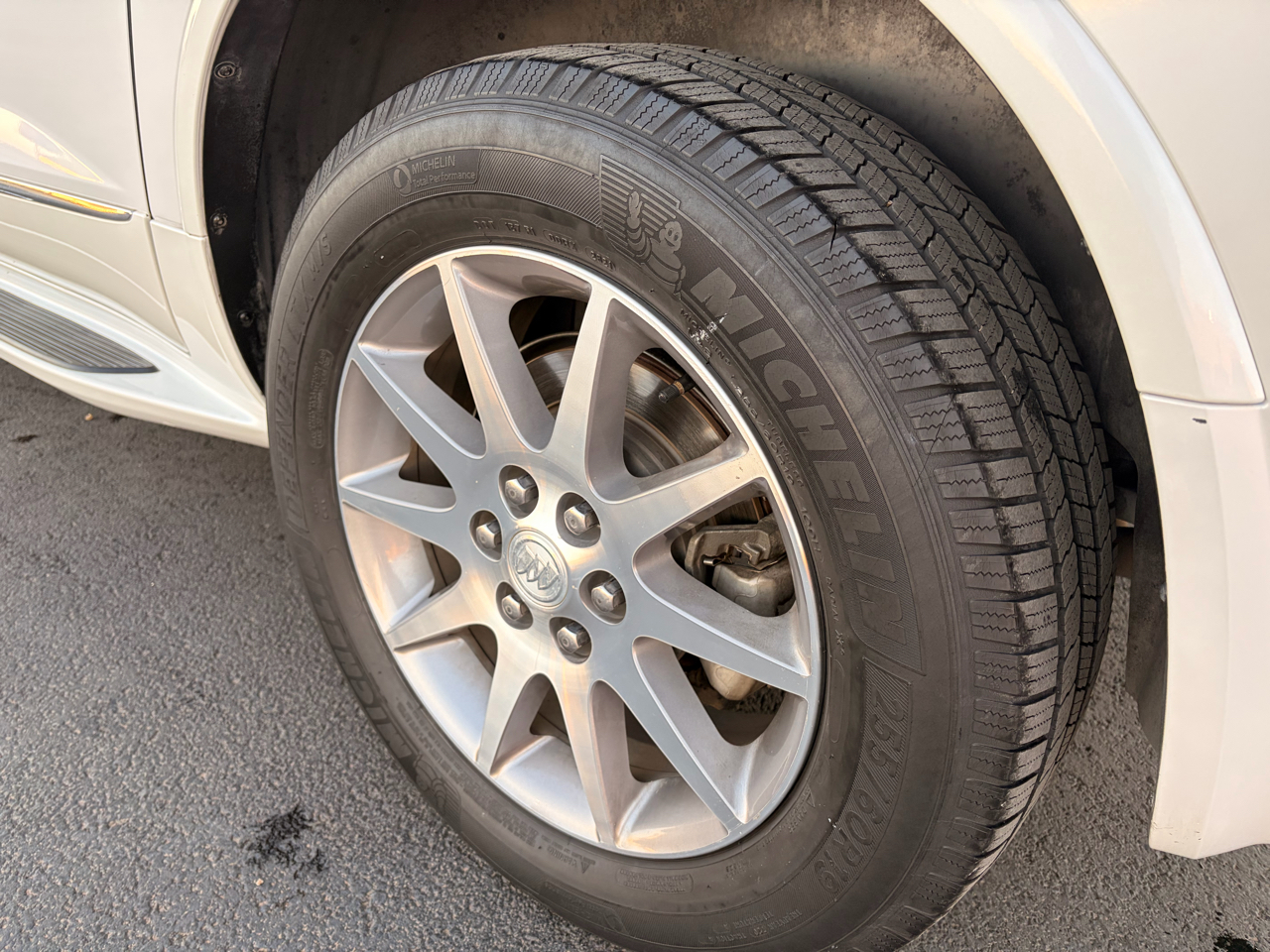 Buick Enclave FWD 4dr Leather 2016