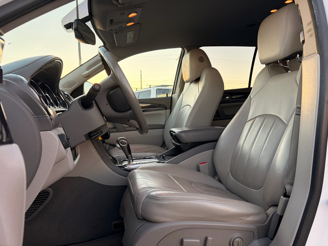 Buick Enclave FWD 4dr Leather 2016