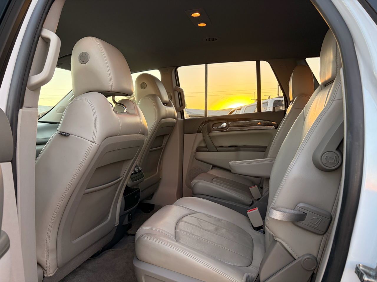 Buick Enclave FWD 4dr Leather 2016