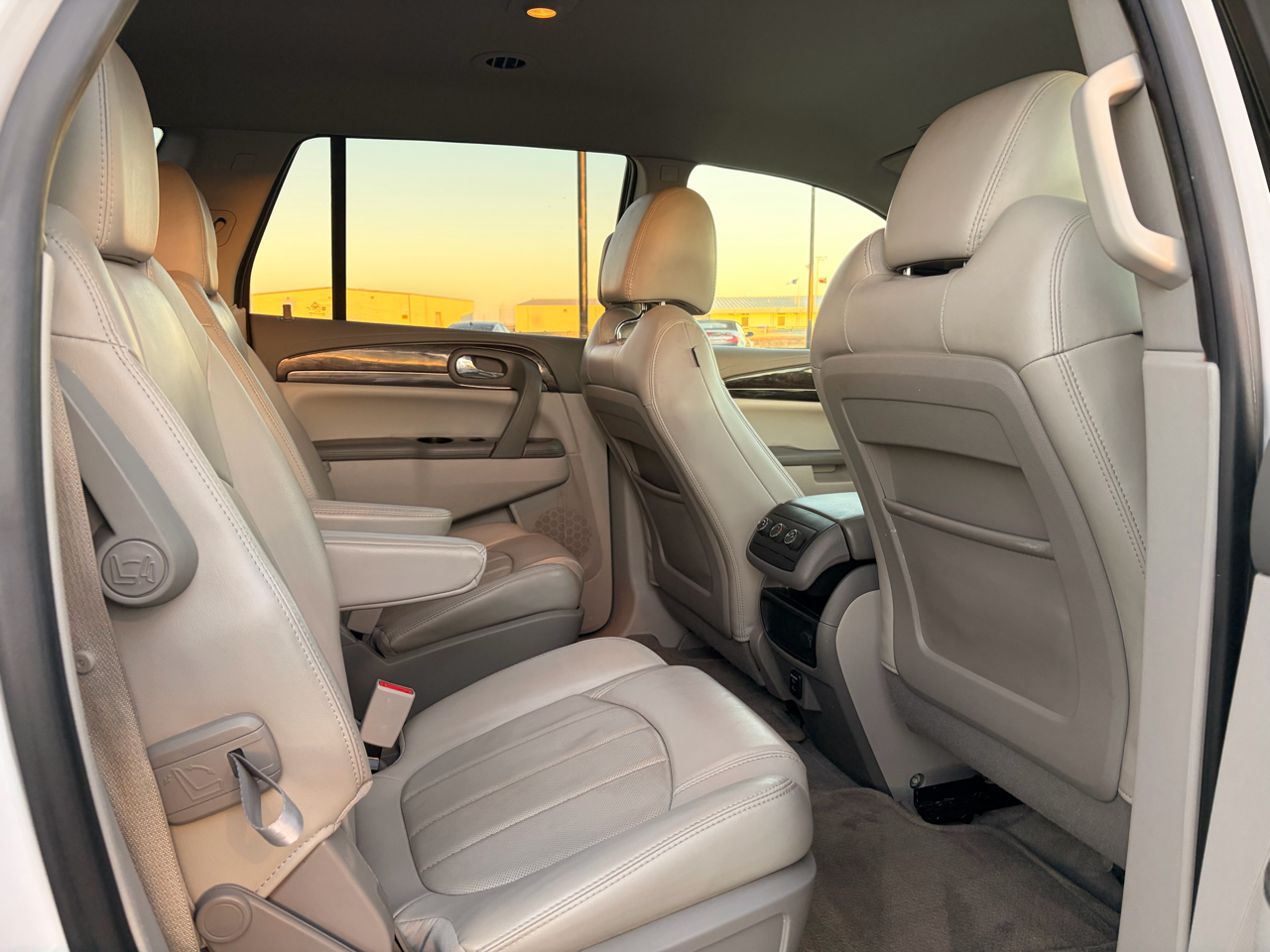 Buick Enclave FWD 4dr Leather 2016