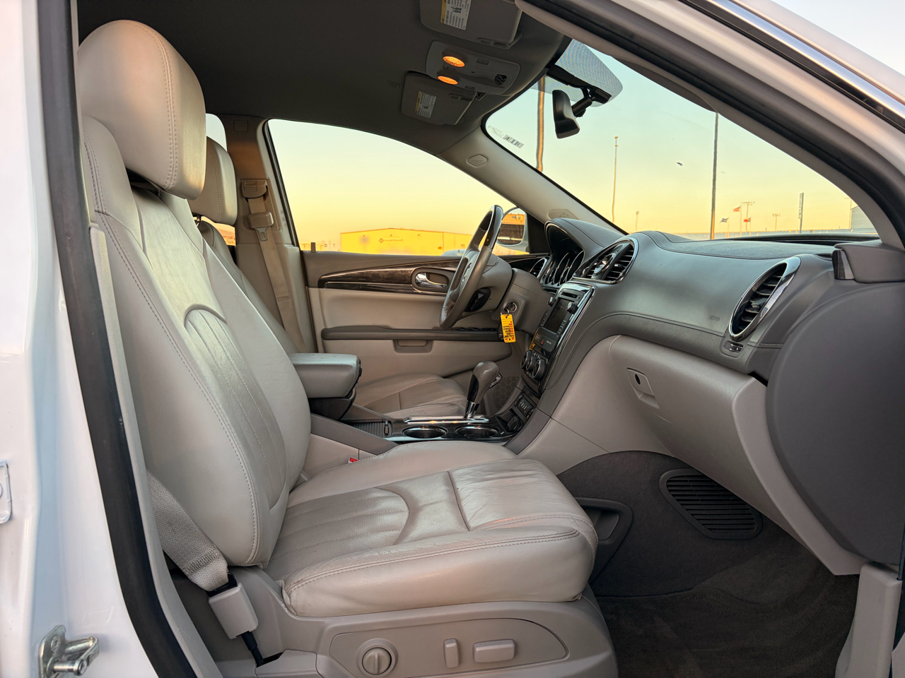 Buick Enclave FWD 4dr Leather 2016