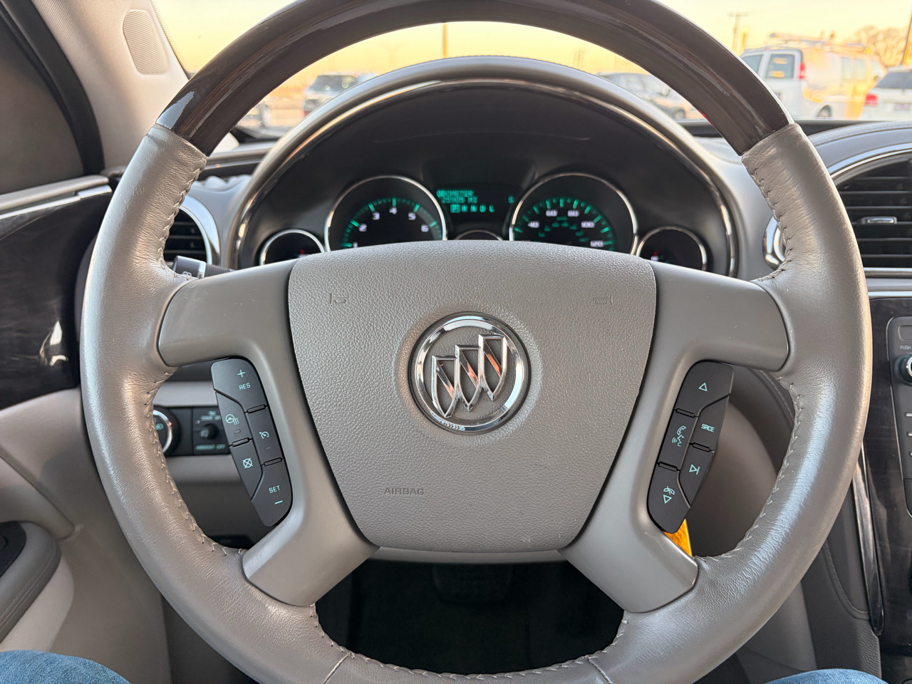 Buick Enclave FWD 4dr Leather 2016