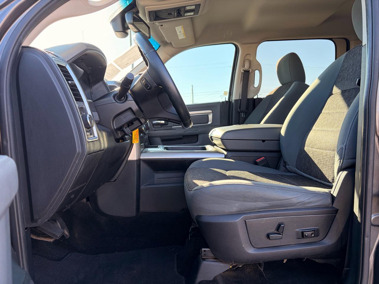 RAM 1500 2WD Crew Cab 140.5" Lone Star 2016