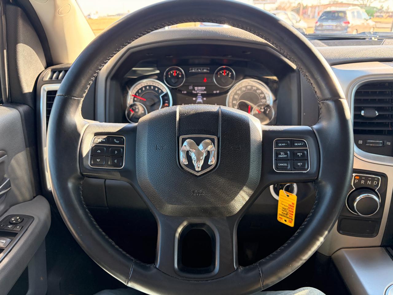 RAM 1500 2WD Crew Cab 140.5" Lone Star 2016