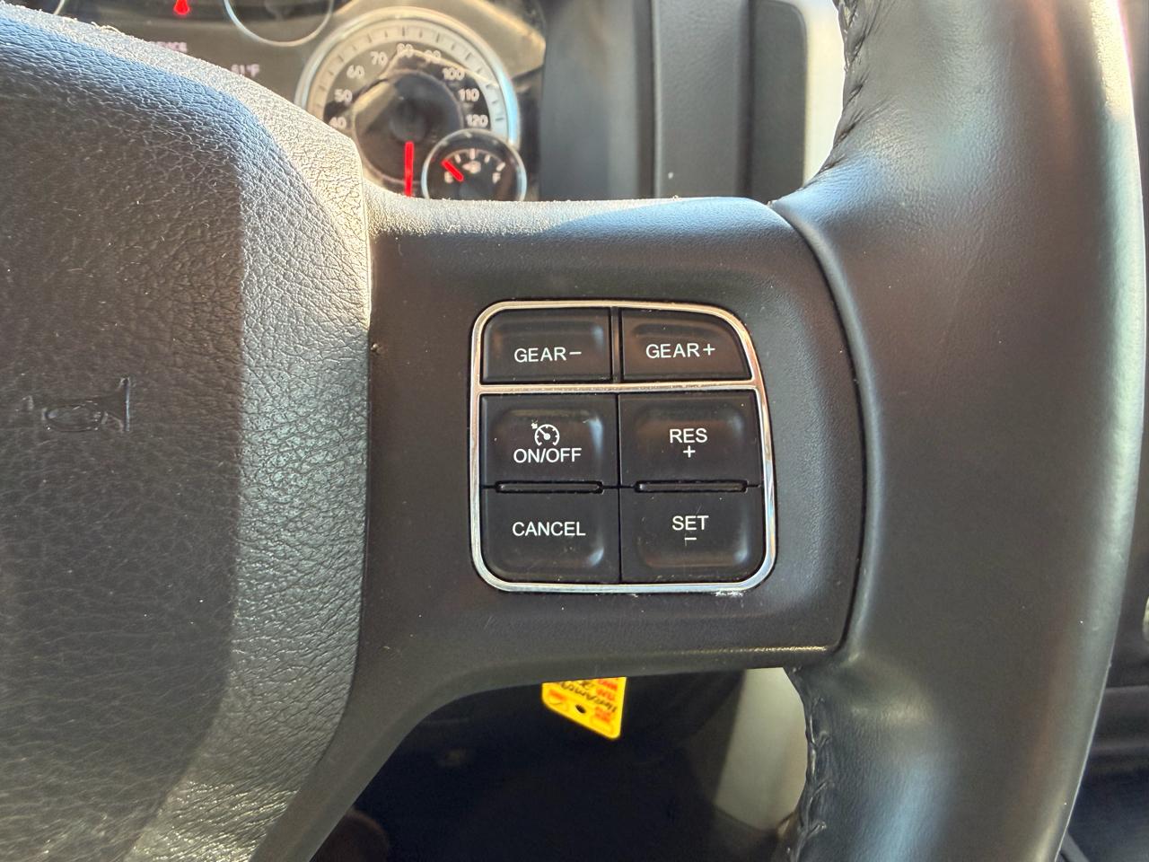 RAM 1500 2WD Crew Cab 140.5" Lone Star 2016