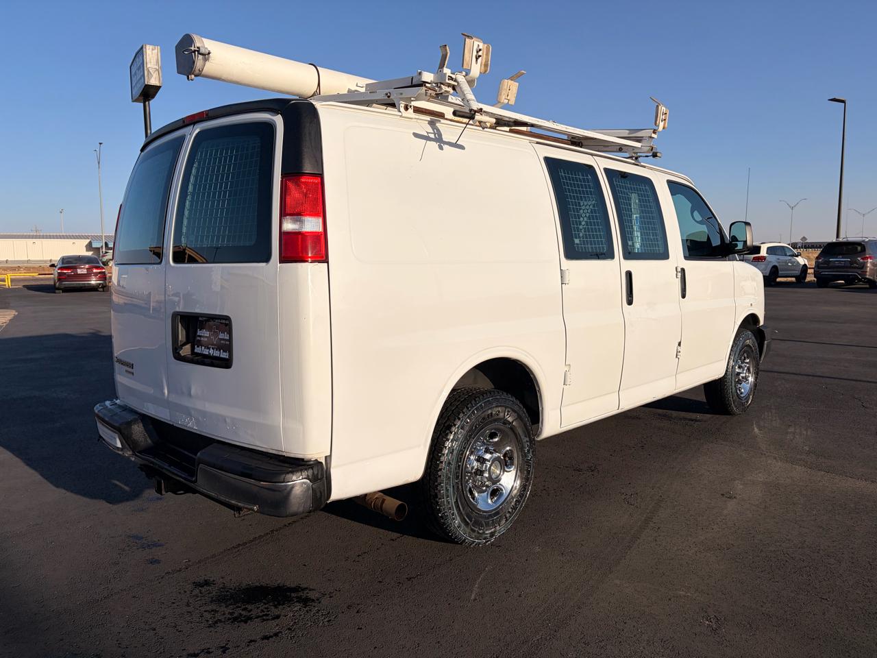 Chevrolet Express Cargo Van RWD 2500 135" 2014