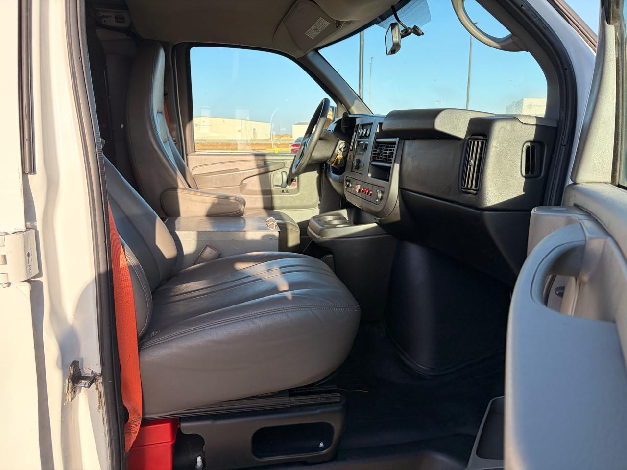 Chevrolet Express Cargo Van RWD 2500 135" 2014