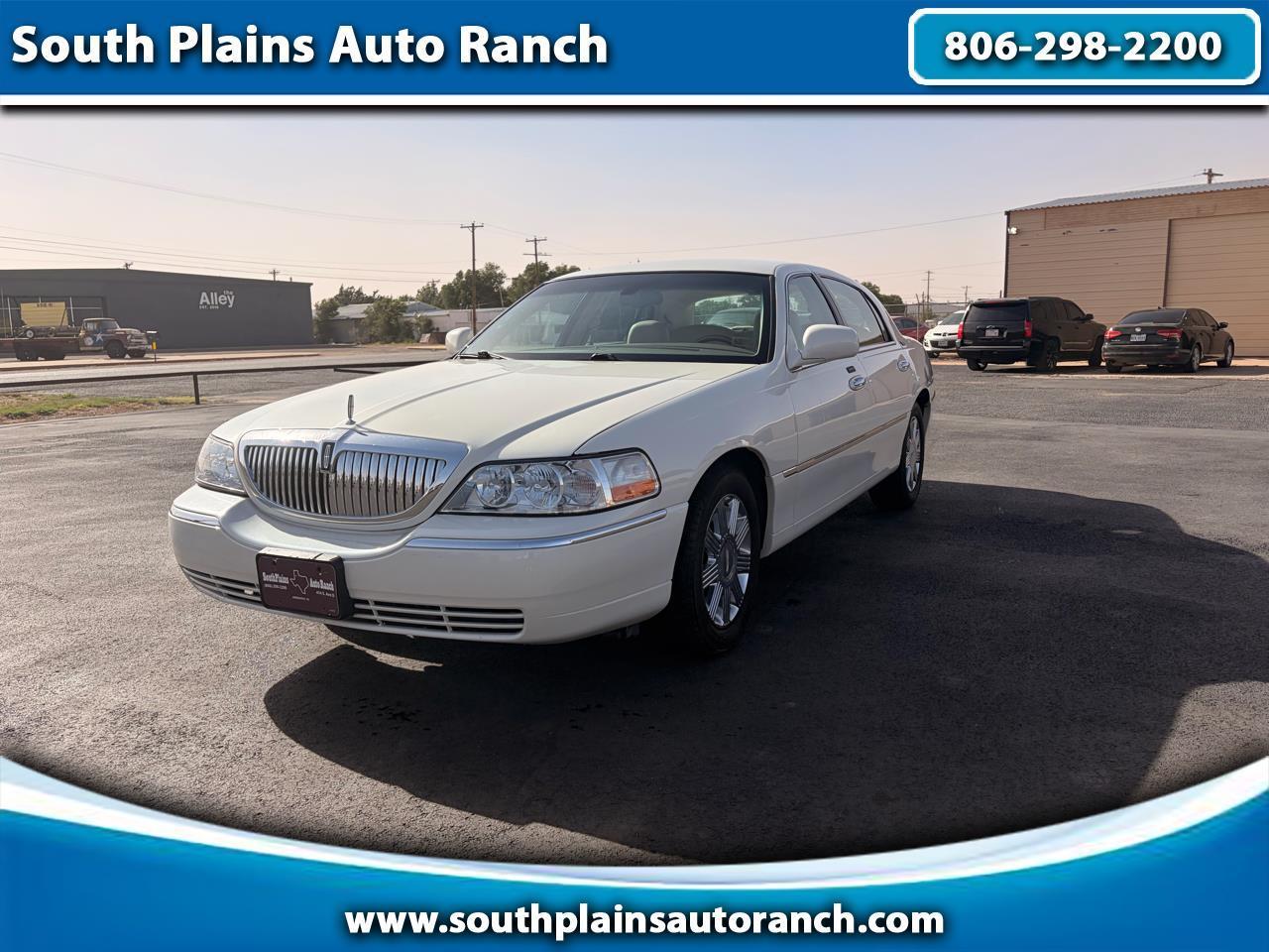 2005 Lincoln Town Car Signature Limited's photo