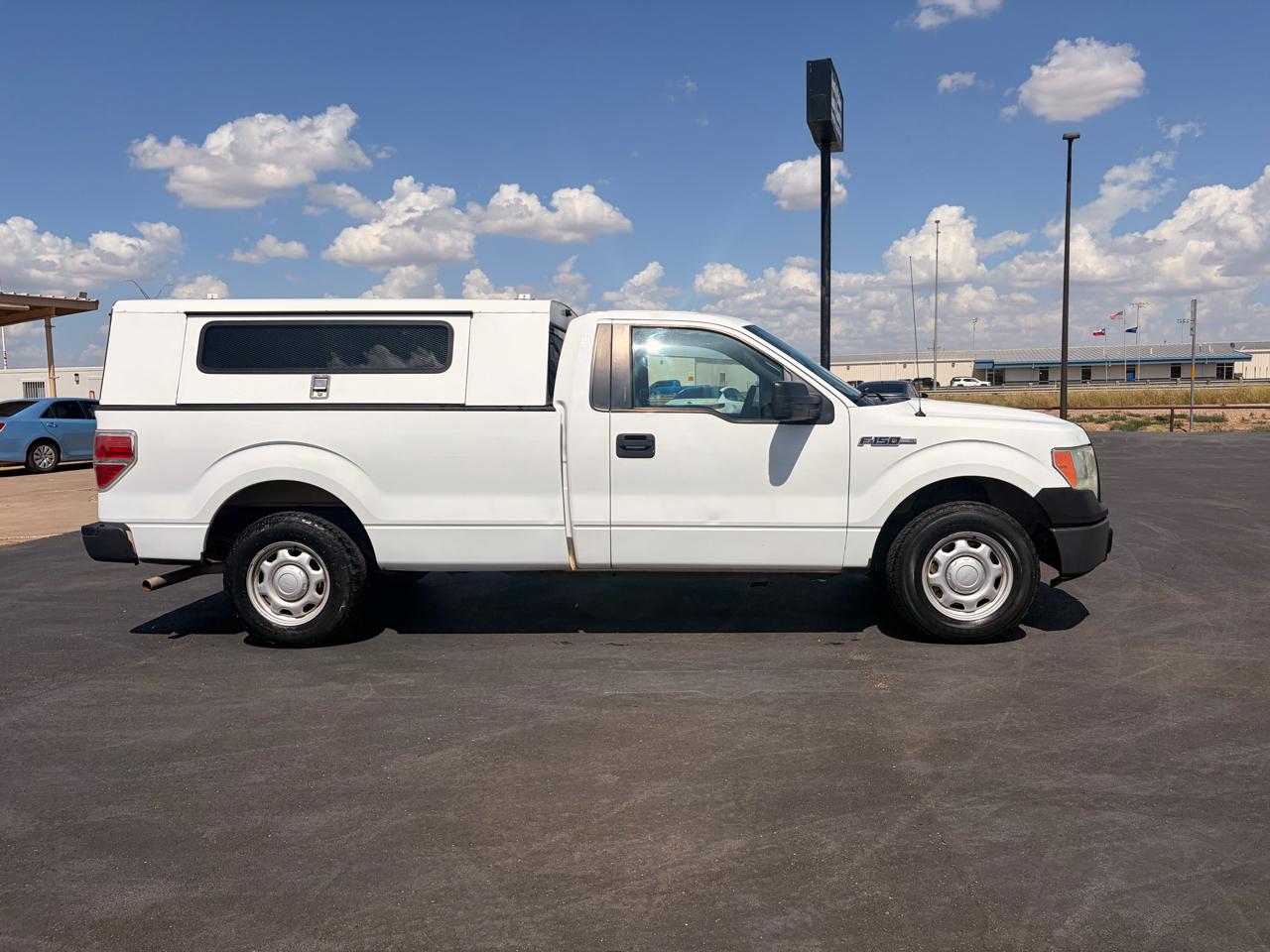 Ford F-150 2WD Reg Cab 145" XLT w/Mid-Box Prep 2010