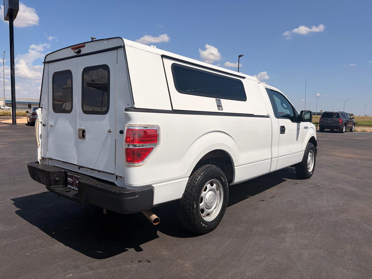 Ford F-150 2WD Reg Cab 145" XLT w/Mid-Box Prep 2010