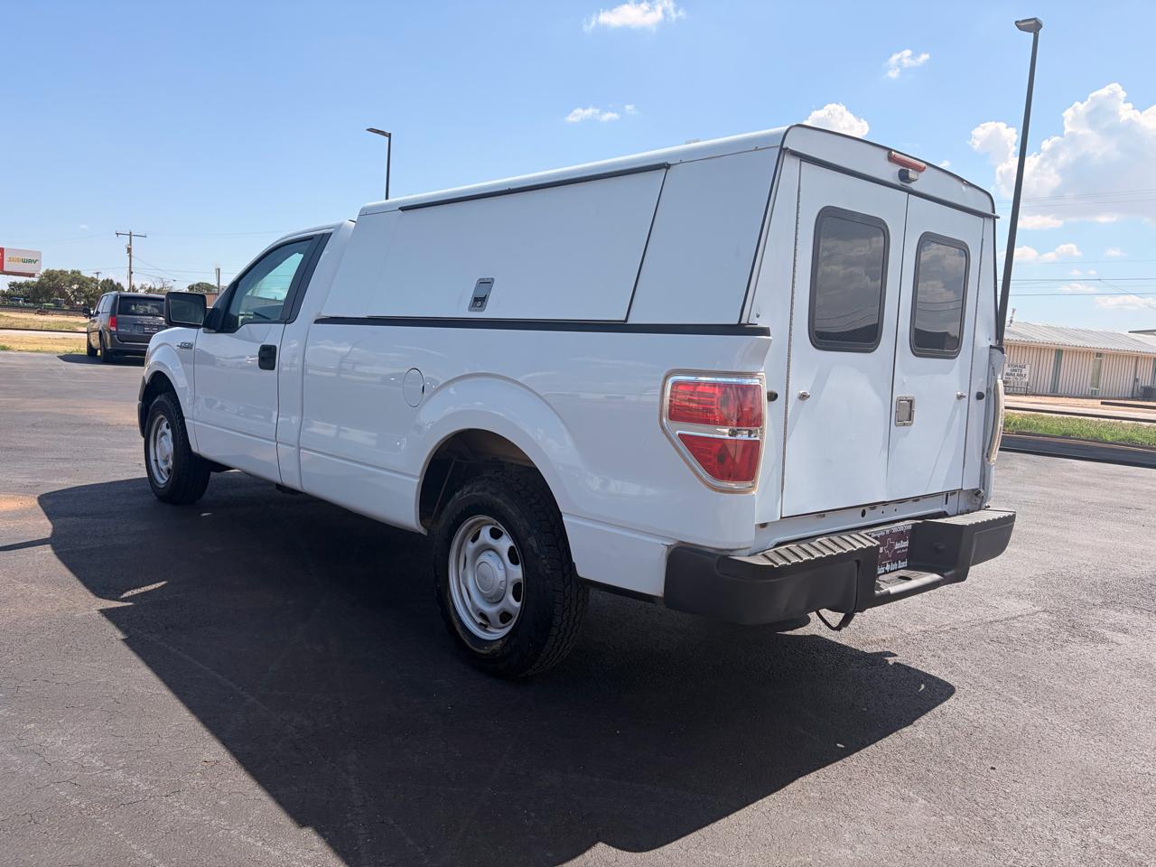 Ford F-150 2WD Reg Cab 145" XLT w/Mid-Box Prep 2010