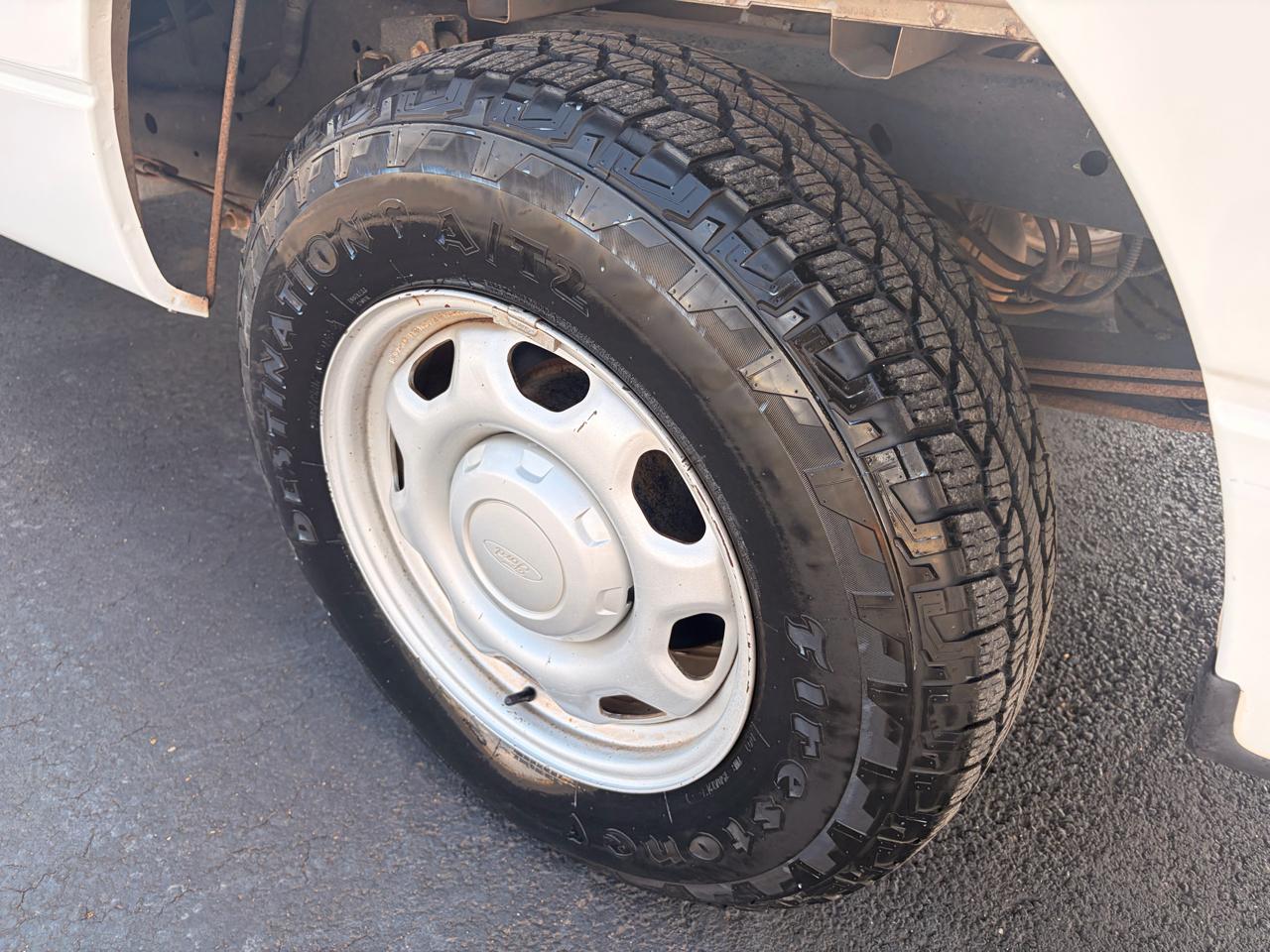 Ford F-150 2WD Reg Cab 145" XLT w/Mid-Box Prep 2010