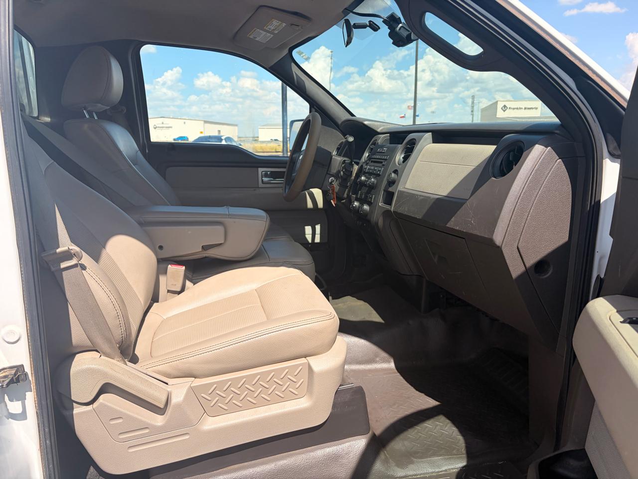 Ford F-150 2WD Reg Cab 145" XLT w/Mid-Box Prep 2010