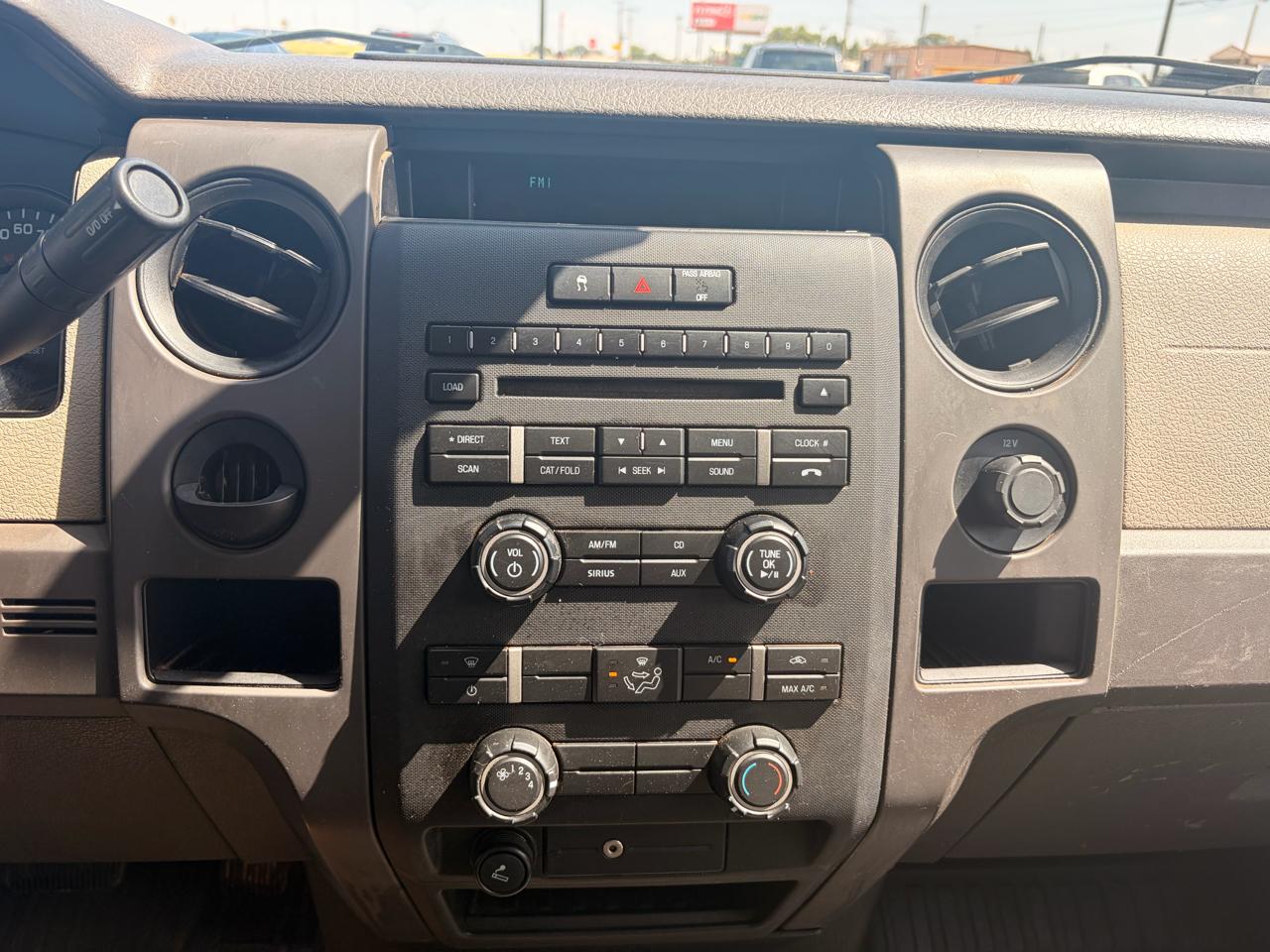 Ford F-150 2WD Reg Cab 145" XLT w/Mid-Box Prep 2010