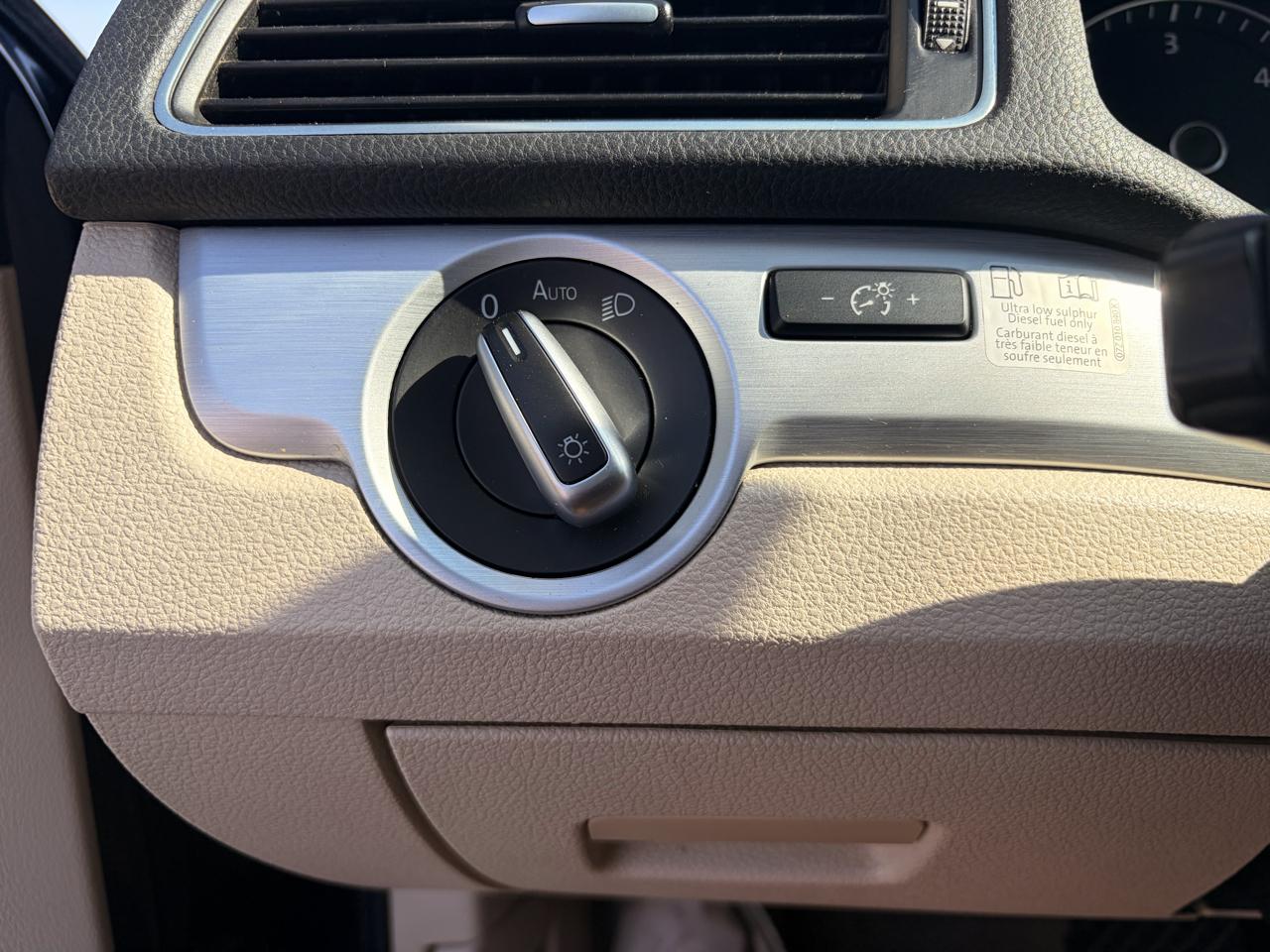 Volkswagen Passat 4dr Sdn 2.0L Manual TDI SE 2013