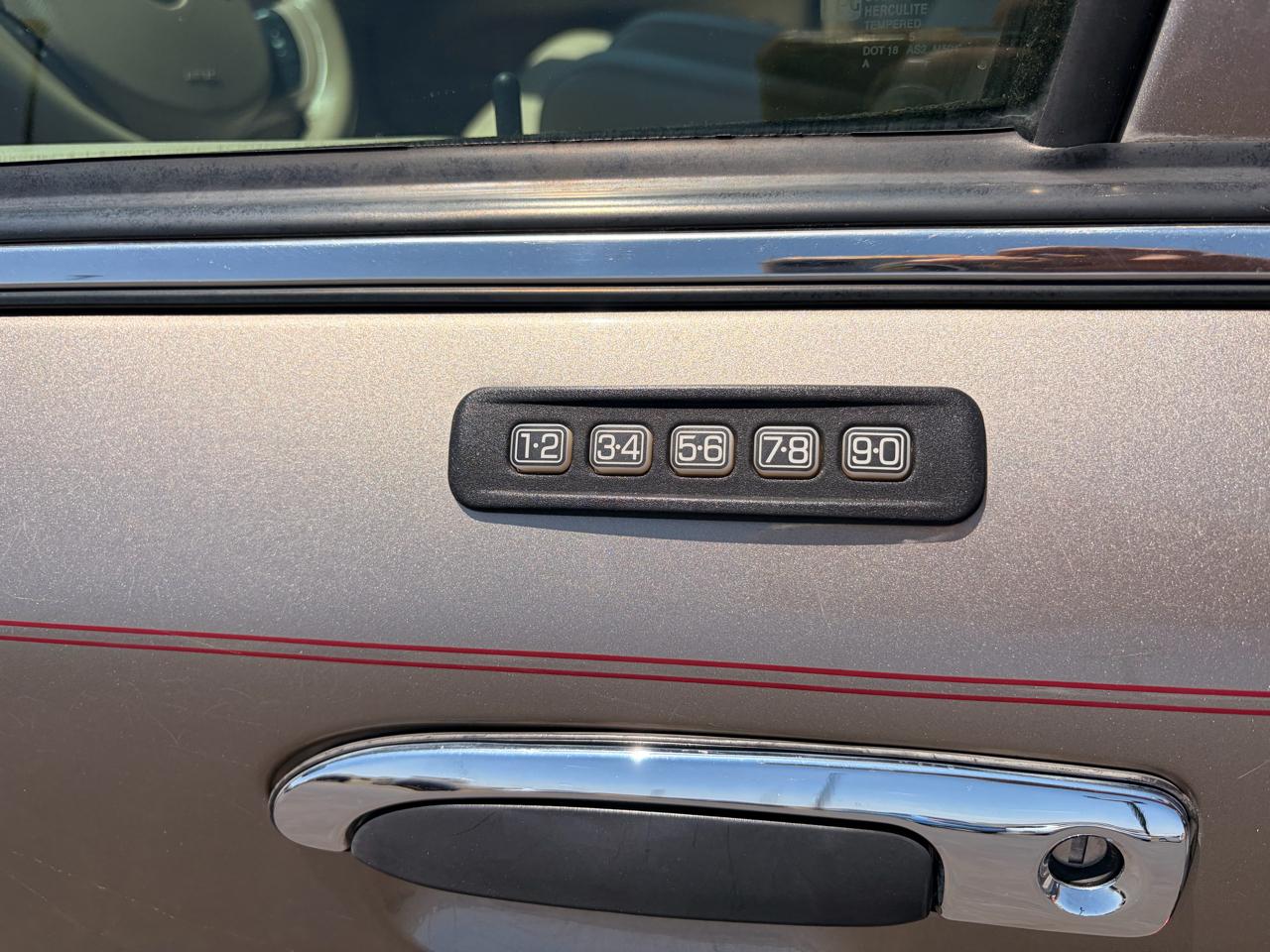 Mercury Grand Marquis 4dr Sdn LS Premium 2006