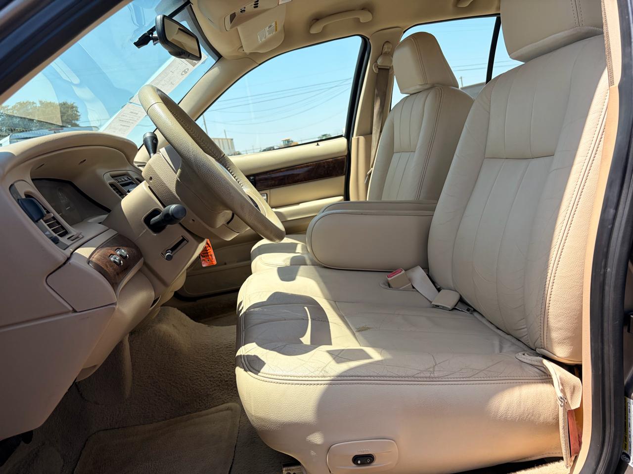 Mercury Grand Marquis 4dr Sdn LS Premium 2006