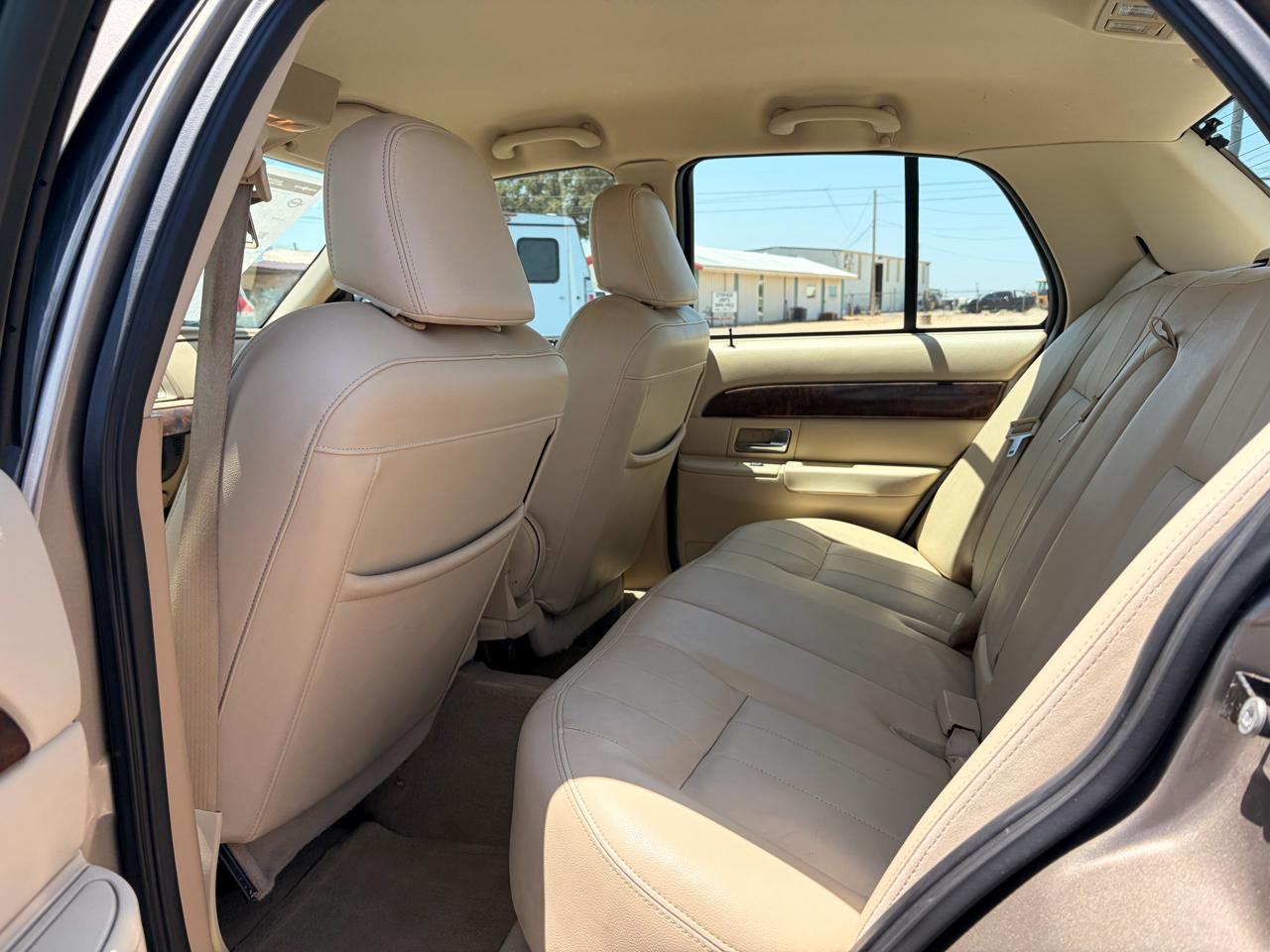 Mercury Grand Marquis 4dr Sdn LS Premium 2006