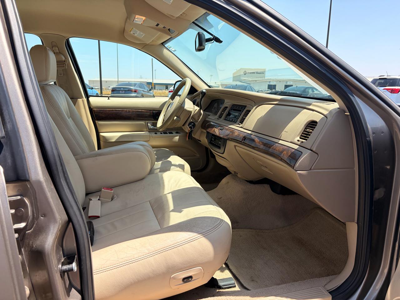 Mercury Grand Marquis 4dr Sdn LS Premium 2006