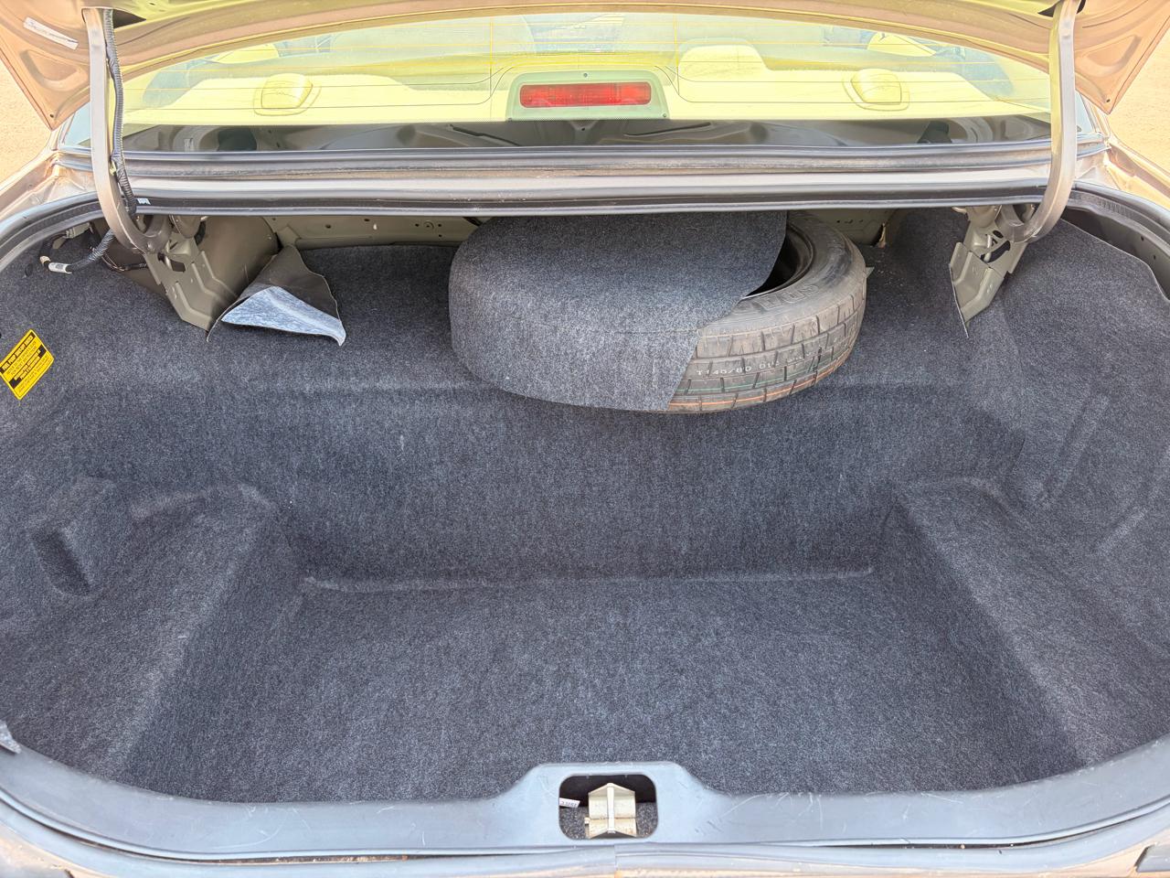 Mercury Grand Marquis 4dr Sdn LS Premium 2006