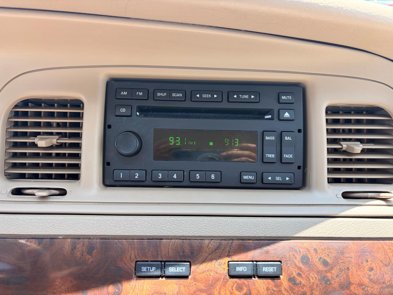 Mercury Grand Marquis 4dr Sdn LS Premium 2006