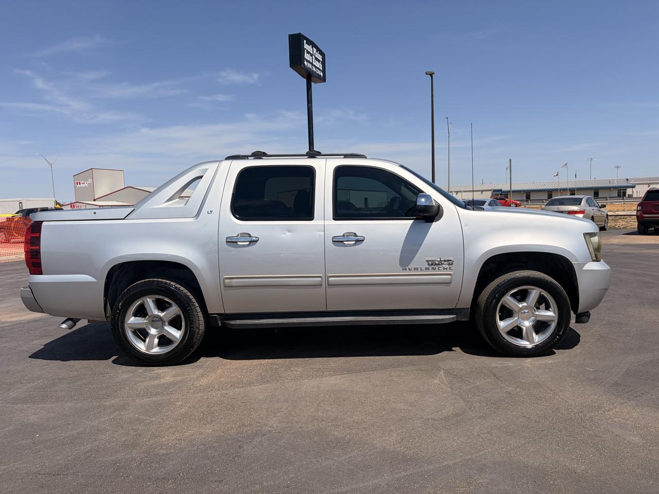 Chevrolet Avalanche 2WD Crew Cab LT 2011