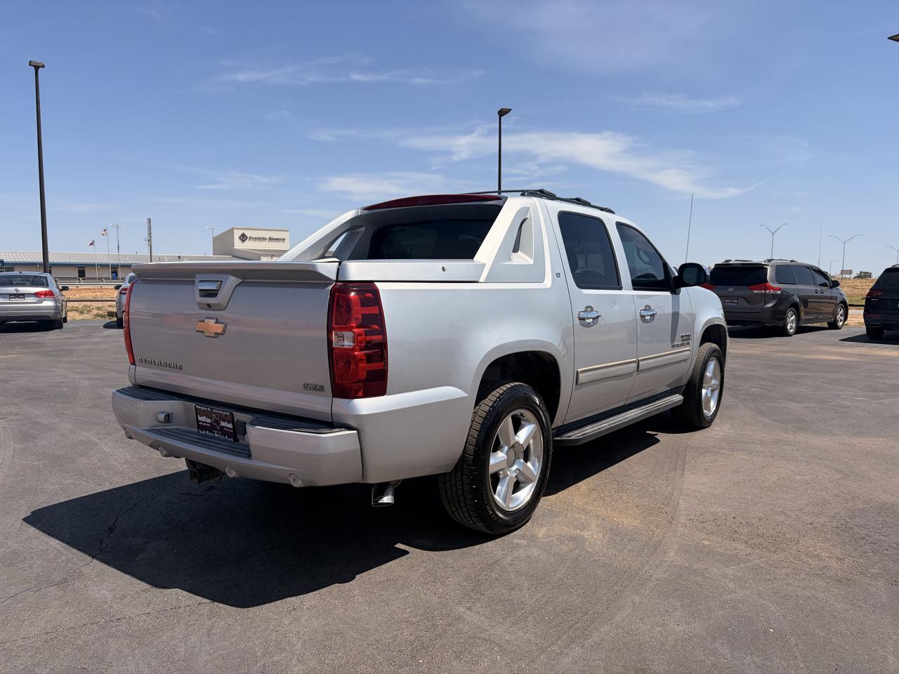 Chevrolet Avalanche 2WD Crew Cab LT 2011