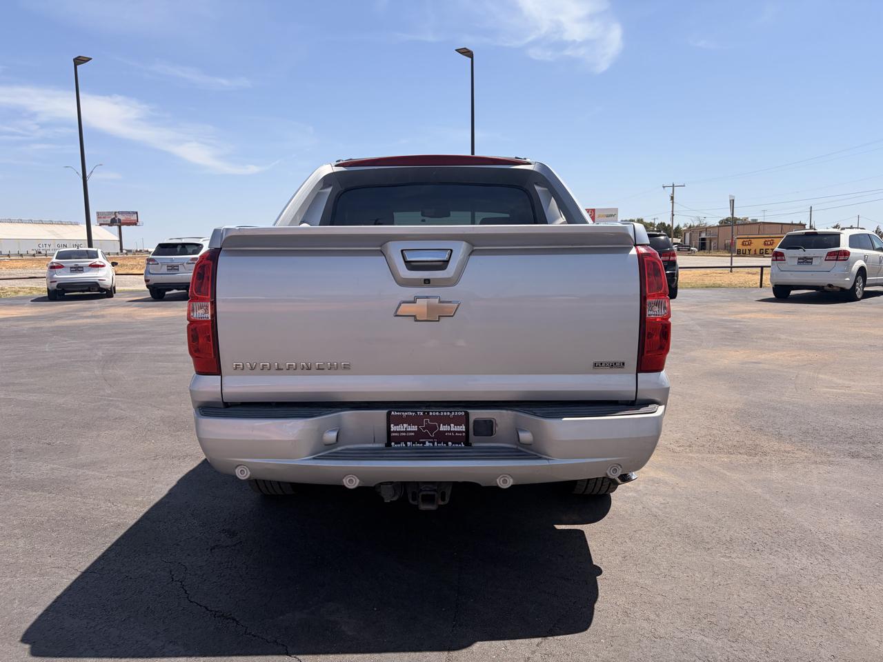 Chevrolet Avalanche 2WD Crew Cab LT 2011