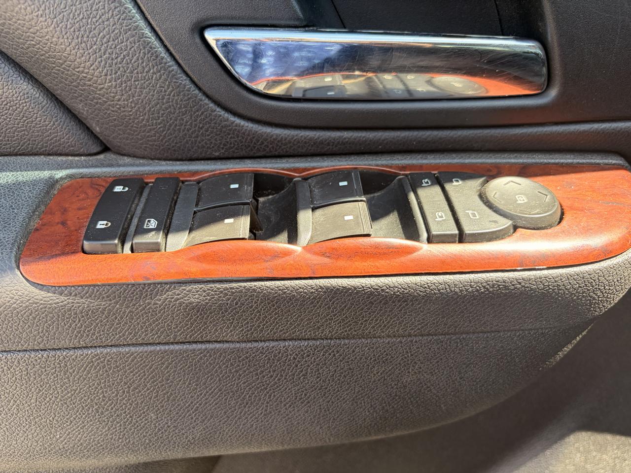 Chevrolet Avalanche 2WD Crew Cab LT 2011