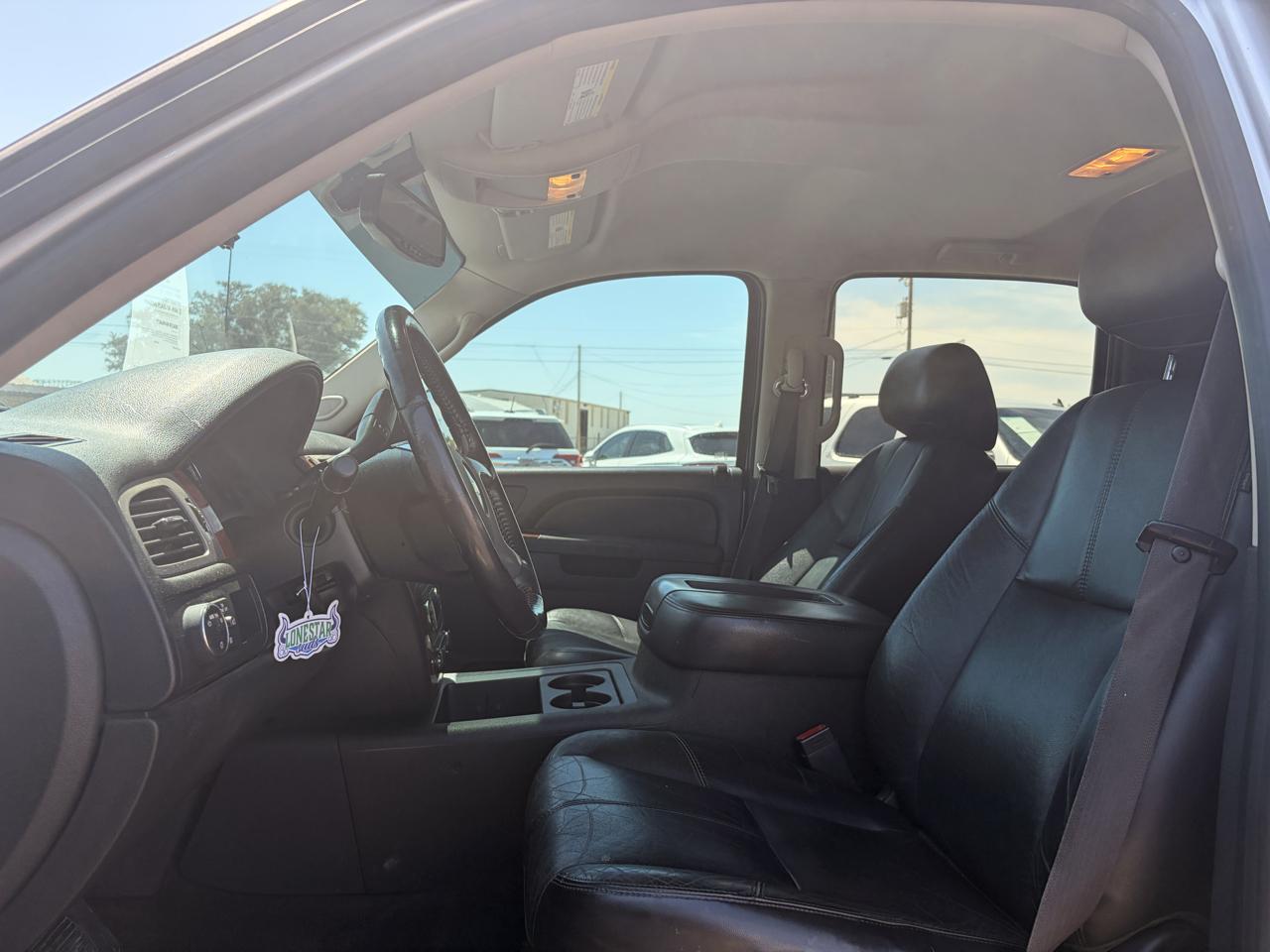 Chevrolet Avalanche 2WD Crew Cab LT 2011