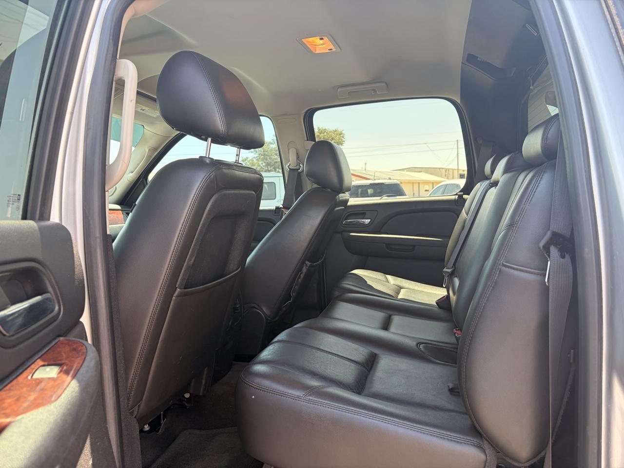 Chevrolet Avalanche 2WD Crew Cab LT 2011