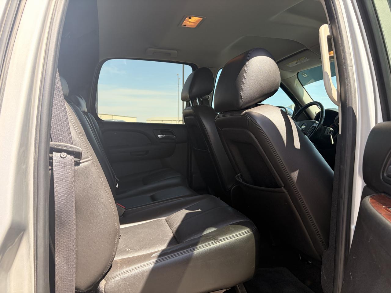 Chevrolet Avalanche 2WD Crew Cab LT 2011