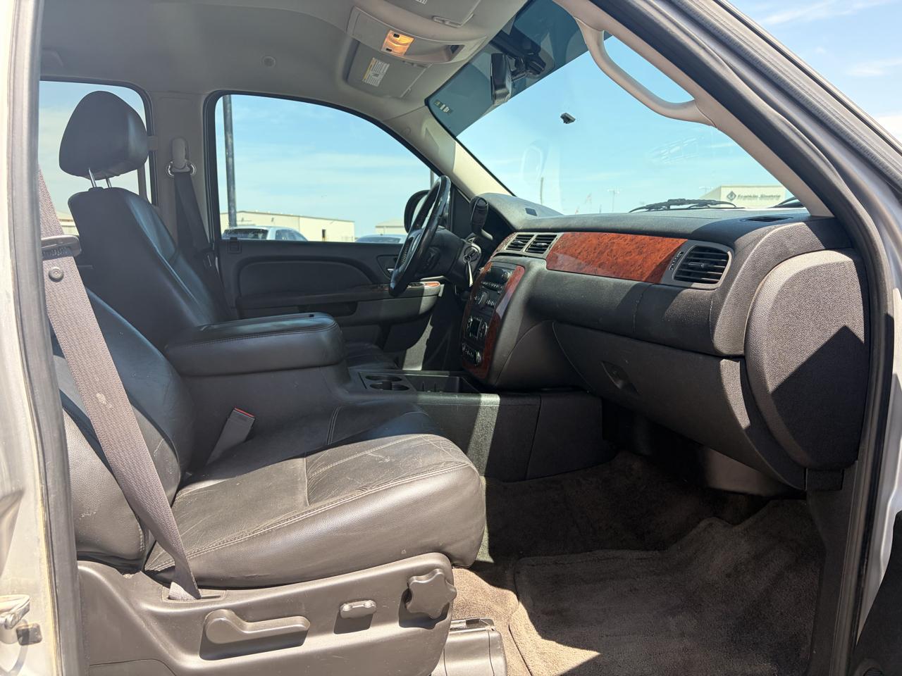 Chevrolet Avalanche 2WD Crew Cab LT 2011