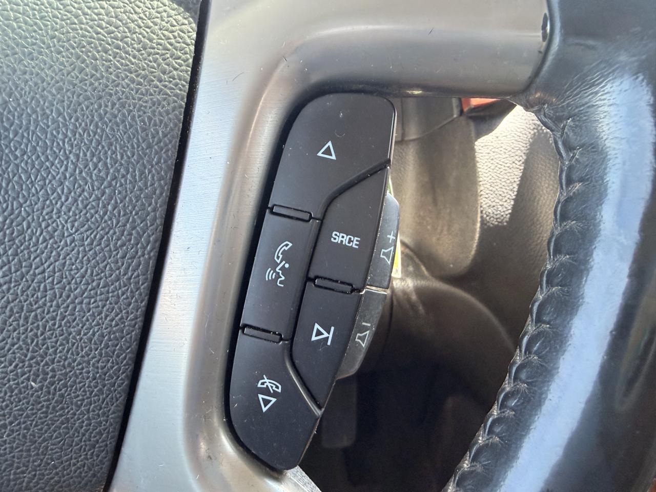 Chevrolet Avalanche 2WD Crew Cab LT 2011