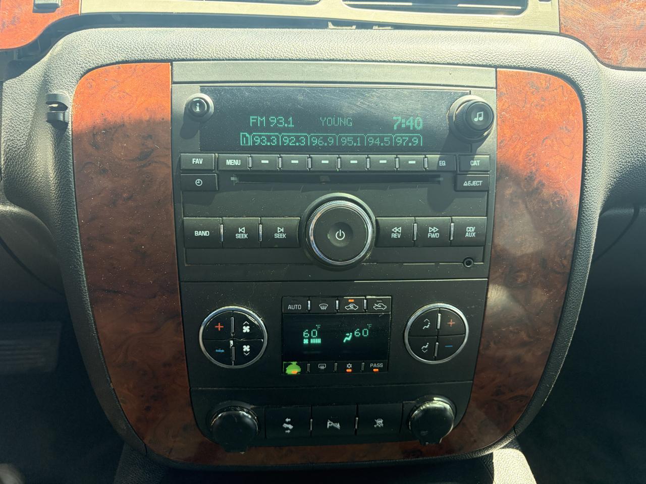 Chevrolet Avalanche 2WD Crew Cab LT 2011