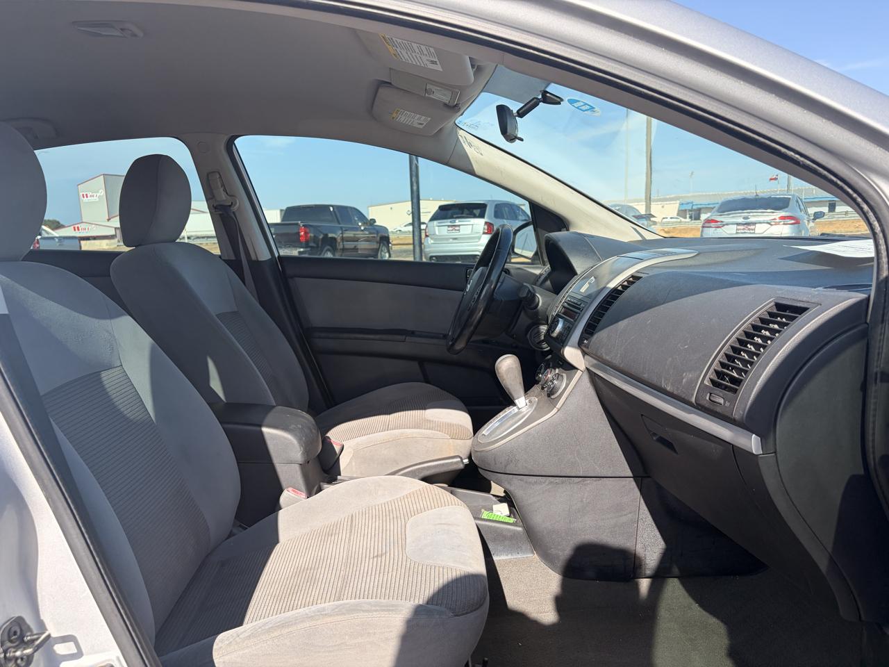 Nissan Sentra 4dr Sdn I4 CVT 2.0 S 2012