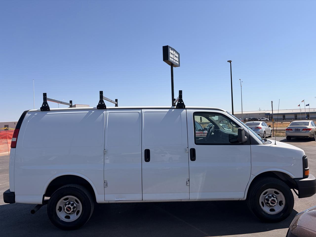 GMC Savana Cargo Van RWD 3500 135" 2015