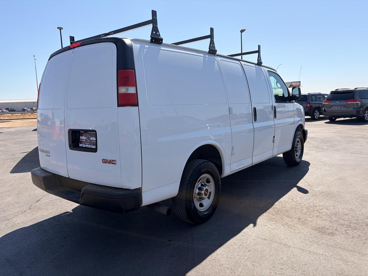 GMC Savana Cargo Van RWD 3500 135" 2015