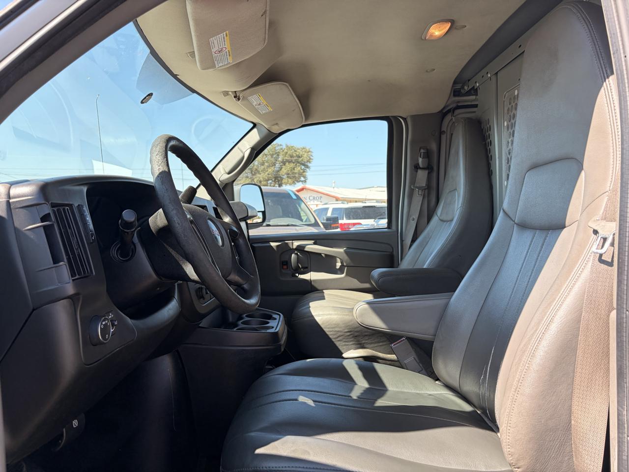 GMC Savana Cargo Van RWD 3500 135" 2015