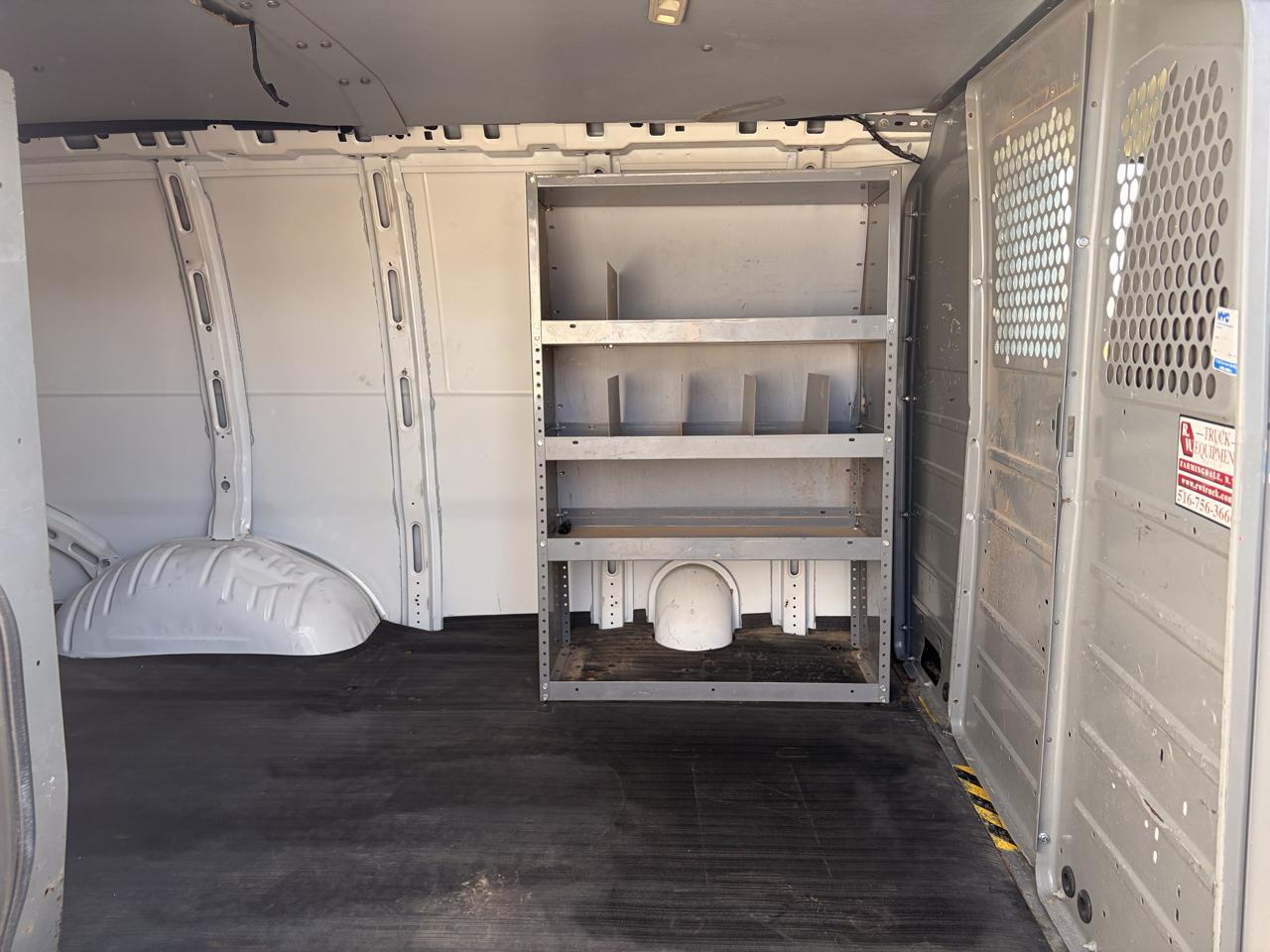 GMC Savana Cargo Van RWD 3500 135" 2015