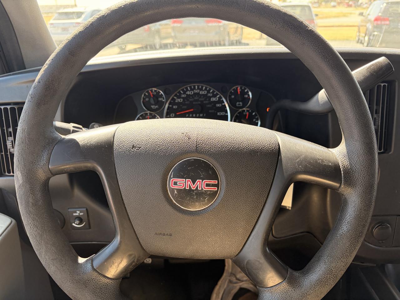 GMC Savana Cargo Van RWD 3500 135" 2015