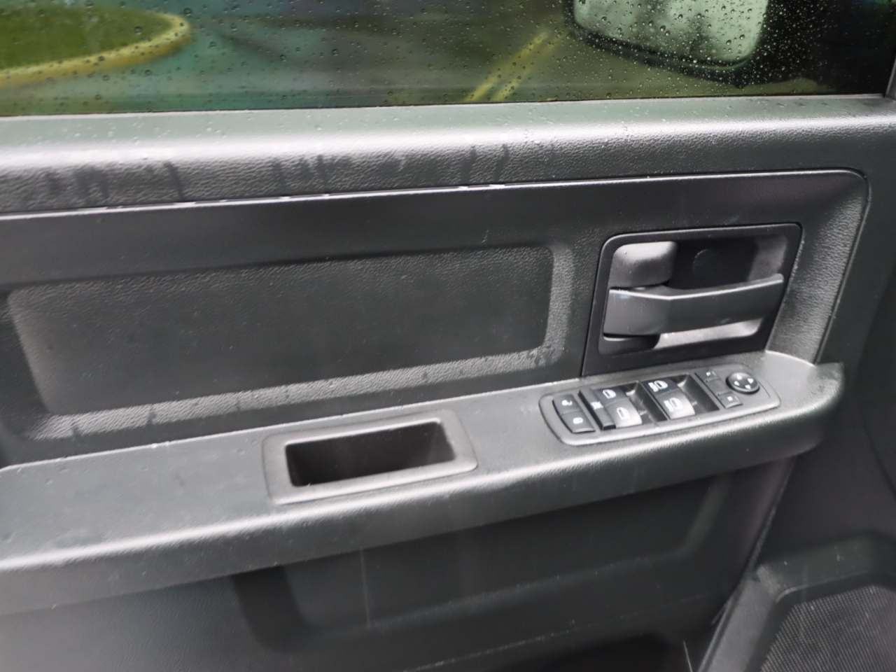 RAM 1500 Tradesman Quad Cab 4WD 2018 RAM 1500 Tradesman Quad Cab 4WD 2018