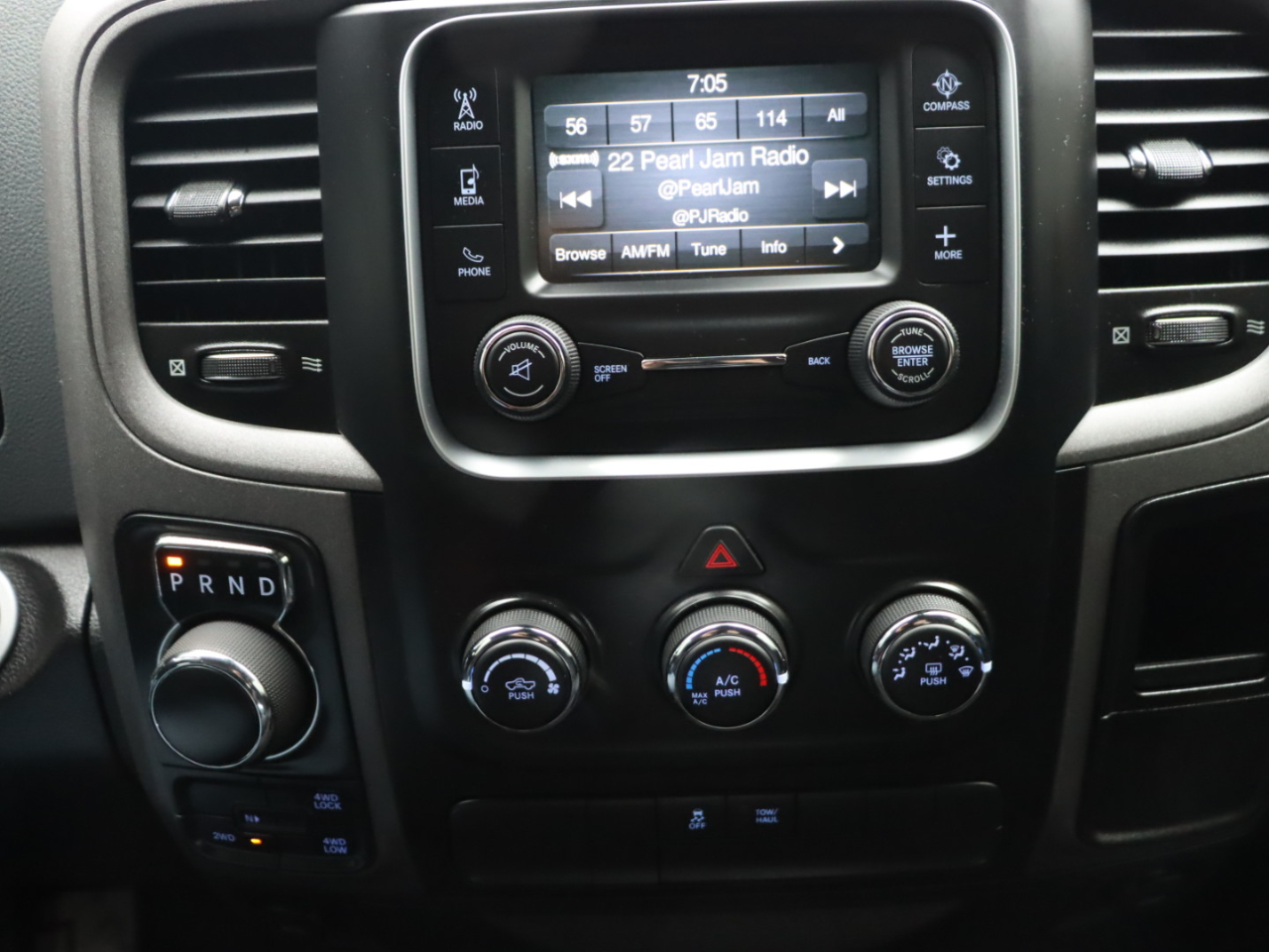 RAM 1500 Tradesman Quad Cab 4WD 2018 RAM 1500 Tradesman Quad Cab 4WD 2018