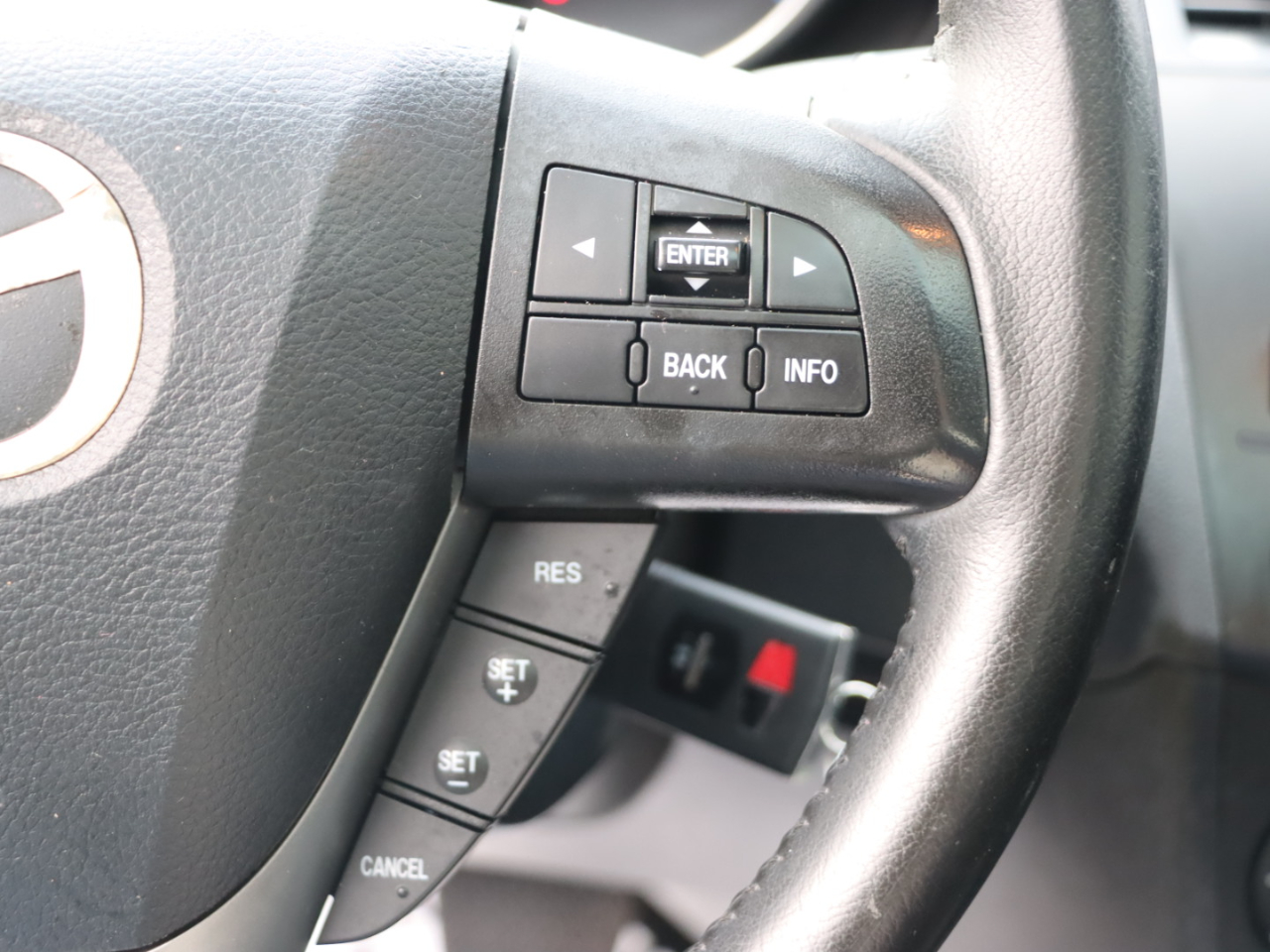 Mazda MAZDA3 i Touring 4-door 2012