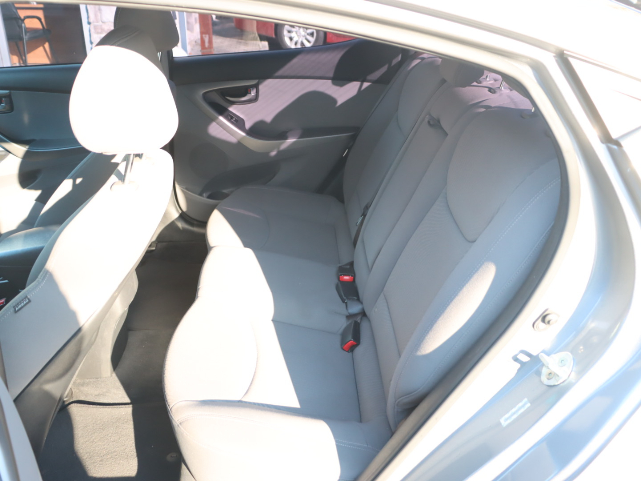 Hyundai Elantra SE 6AT 2015