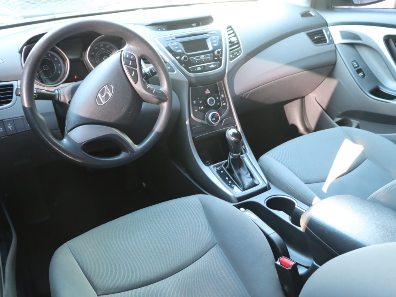 Hyundai Elantra SE 6AT 2015