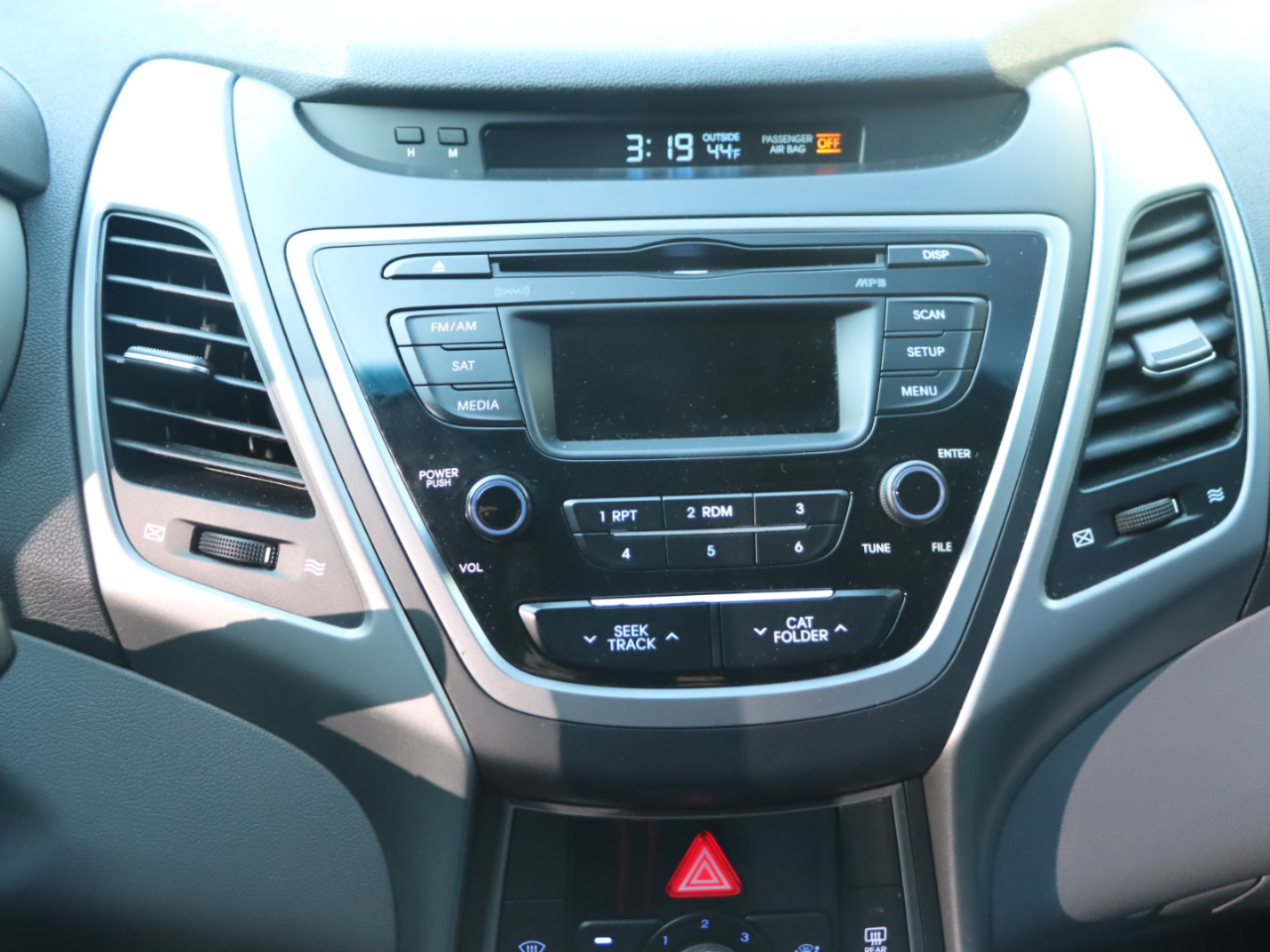 Hyundai Elantra SE 6AT 2015